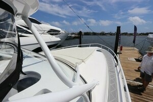 2019 Intrepid 475 Sport Yacht thumbnail 22