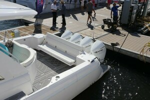 2019 Intrepid 475 Sport Yacht thumbnail 11