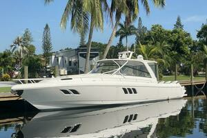 2019 Intrepid 475 Sport Yacht thumbnail 1