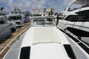2019 Intrepid 475 Sport Yacht thumbnail 20