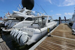 2019 Intrepid 475 Sport Yacht thumbnail 8