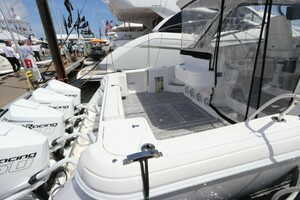 2019 Intrepid 475 Sport Yacht thumbnail 12