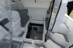 2019 Intrepid 475 Sport Yacht thumbnail 47