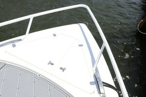2019 Intrepid 475 Sport Yacht thumbnail 17