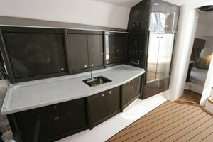 2019 Intrepid 475 Sport Yacht thumbnail 37