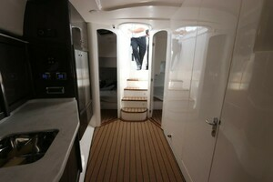 2019 Intrepid 475 Sport Yacht thumbnail 34