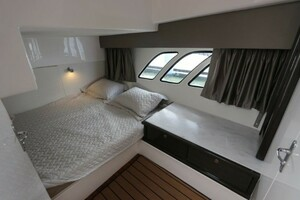 2019 Intrepid 475 Sport Yacht thumbnail 43