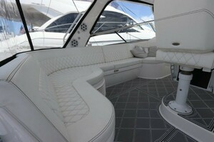 2019 Intrepid 475 Sport Yacht thumbnail 26