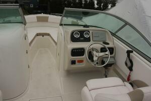 Photo 4242119 for 2020 Robalo R227 Dual Console  