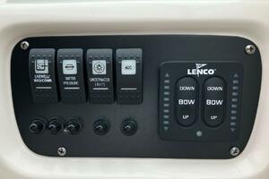 Photo 4242135 for 2020 Robalo R227 Dual Console  