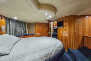 2005 Azimut 55 flybridge thumbnail 27