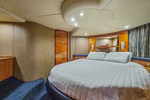 2005 Azimut 55 flybridge thumbnail 25