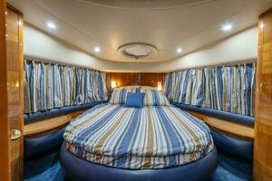 2005 Azimut 55 flybridge thumbnail 30