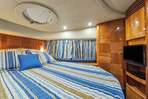 2005 Azimut 55 flybridge thumbnail 31
