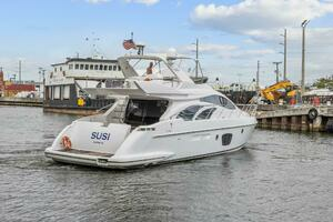 2005 Azimut 55 flybridge thumbnail 3