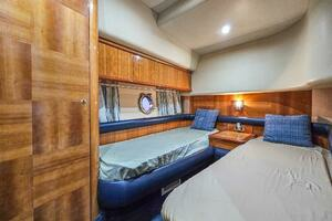 2005 Azimut 55 flybridge thumbnail 35