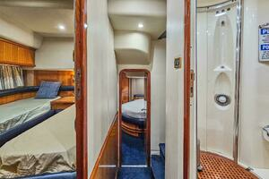 2005 Azimut 55 flybridge thumbnail 34