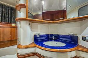 2005 Azimut 55 flybridge thumbnail 29