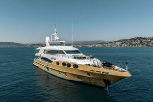 2012 Gulf Craft Majesty 125 thumbnail 1
