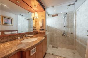 2001 Grand Harbour 76 thumbnail 29