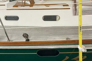 2001 Hinckley Sou'wester 59 CC Sloop thumbnail 21
