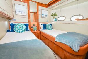 2006 Ferretti Yachts 881 thumbnail 14