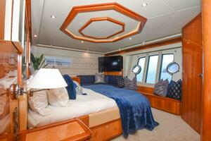 2006 Ferretti Yachts 881 thumbnail 8