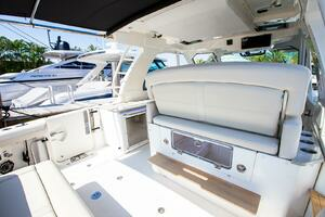 2019 Boston Whaler 380 Realm thumbnail 15