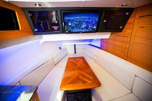 2019 Boston Whaler 380 Realm thumbnail 30