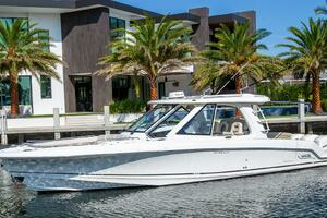 2019 Boston Whaler 380 Realm thumbnail 1