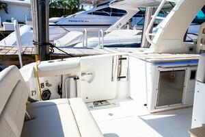 2019 Boston Whaler 380 Realm thumbnail 17