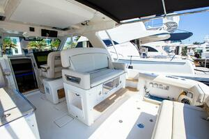 2019 Boston Whaler 380 Realm thumbnail 16