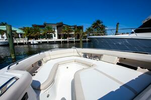 2019 Boston Whaler 380 Realm thumbnail 4