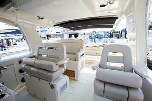 2019 Boston Whaler 380 Realm thumbnail 10