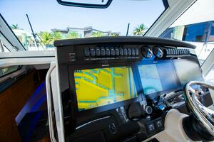 2019 Boston Whaler 380 Realm thumbnail 23