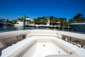 2019 Boston Whaler 380 Realm thumbnail 5