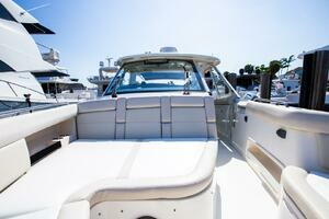 2019 Boston Whaler 380 Realm thumbnail 7