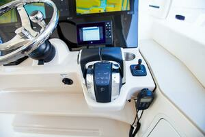 2019 Boston Whaler 380 Realm thumbnail 24