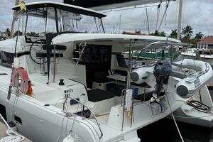 JELLIBLU Worth Avenue Yachts