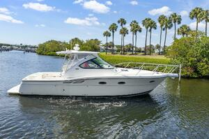 2006 Tiara Yachts 3200 Open thumbnail 1