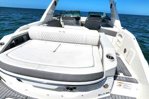Photo 4303349 for 2020 Sea Ray 210 SLX OB  