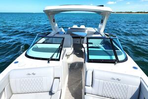 Photo 4303329 for 2020 Sea Ray 210 SLX OB  