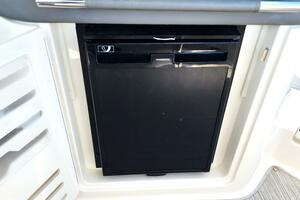 Photo 4303343 for 2020 Sea Ray 210 SLX OB  