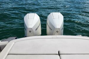 Photo 4303347 for 2020 Sea Ray 210 SLX OB  