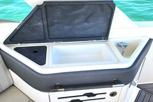 Photo 4303342 for 2020 Sea Ray 210 SLX OB  