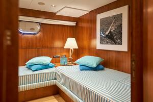 L INSTANT IV 108ft Costruzioni Navali Tigullio Castagnola Yacht For Sale