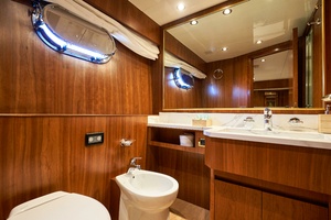 L INSTANT IV 108ft Costruzioni Navali Tigullio Castagnola Yacht For Sale