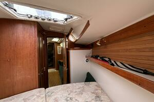 1997 Catalina 400 thumbnail 17
