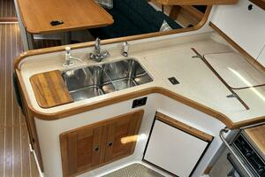 1997 Catalina 400 thumbnail 9