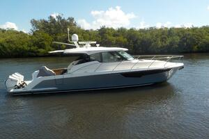Forty Two 2021 Tiara Yachts LE Yacht For Sale in Palm Beach FL